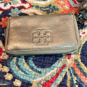 Tory Burch Medium zip wallet!!!